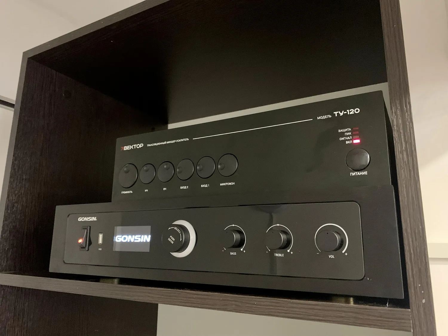 Оснащение переговорной комнаты конференц-системой Оснащение переговорной комнаты конференц-системой