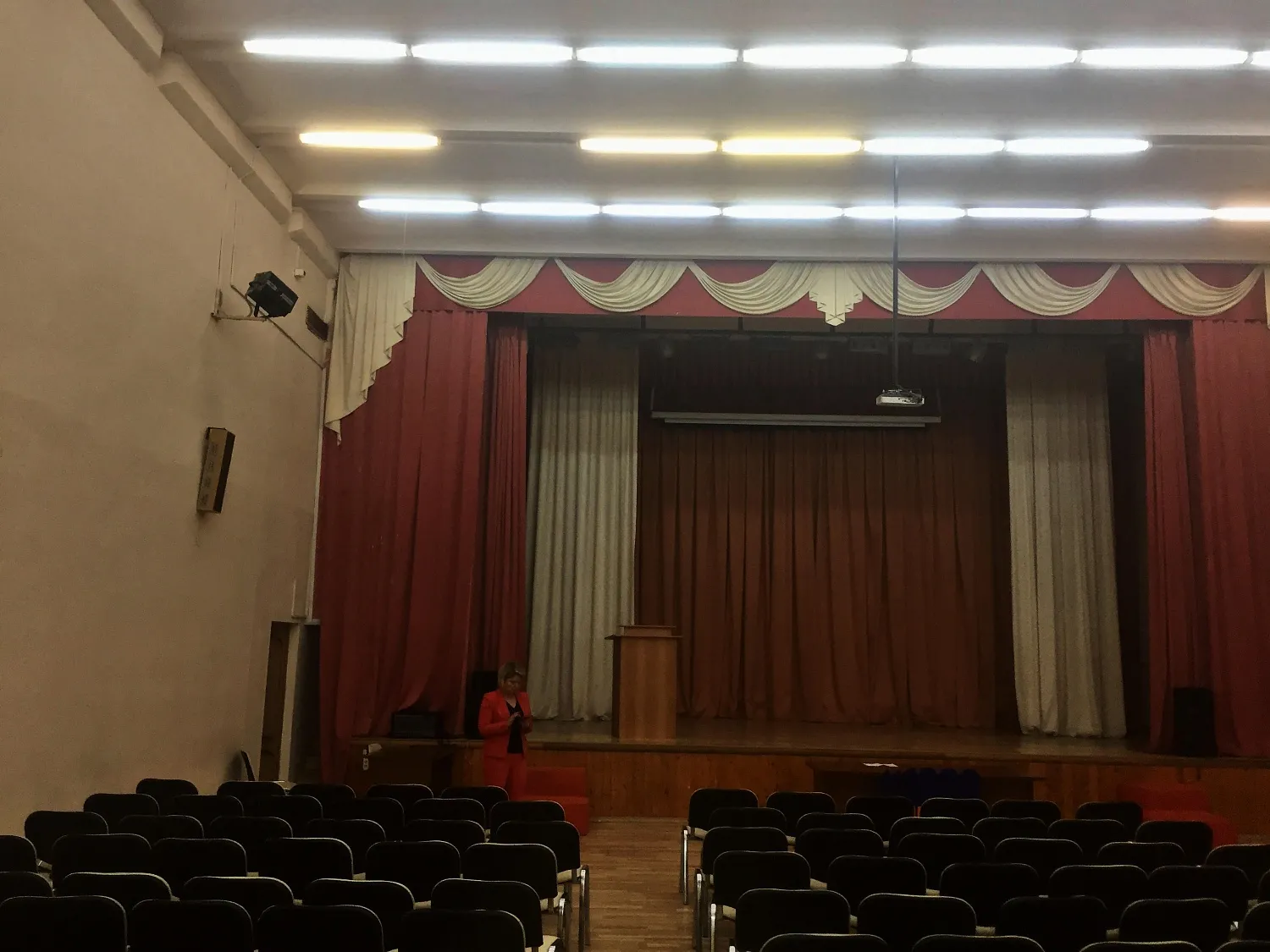 Оснащение актового зала школы интерактивным оборудованием Оснащение актового зала школы интерактивным оборудованием