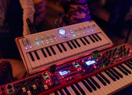 Купить Arturia AstroLab 37 White по выгодной цене в Санкт-Петербурге