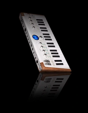Купить Arturia AstroLab 37 White по выгодной цене в Санкт-Петербурге
